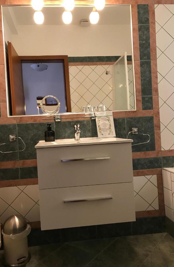 Centrum Panzió Mohács Esterno foto